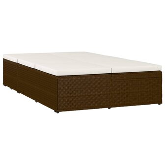 Ligbed met kussen converteerbaar poly rattan bruin