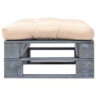 Tuinhocker met zandkleurig kussen pallet hout grijs
