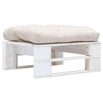 Tuinpoef met zandkleurig kussen pallet hout wit