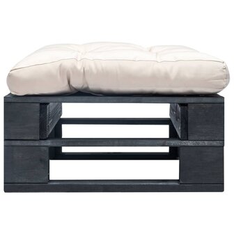 Tuinpoef met zandkleurig kussen pallet hout zwart