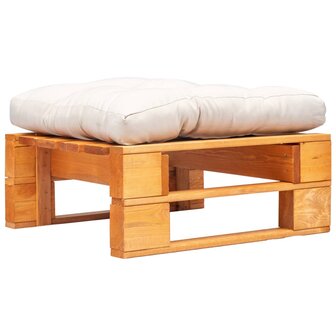 Tuinpoef met zandkleurig kussen pallet hout honingbruin