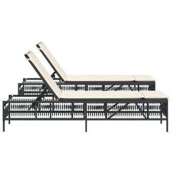 Ligstoelen 2 st met kussens poly rattan zwart