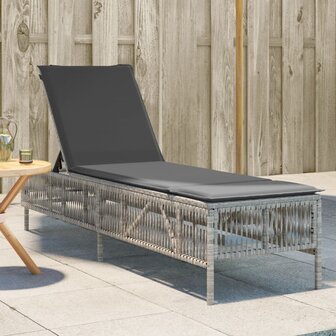 Ligbed met kussen poly rattan lichtgrijs