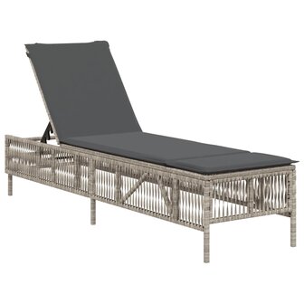 Ligstoelen 2 st met kussen poly rattan lichtgrijs