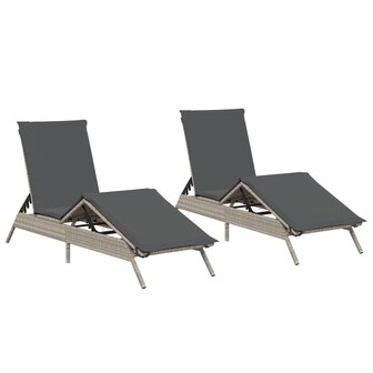 Ligstoelen 2 st met kussen poly rattan lichtgrijs