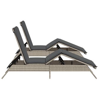 Ligstoelen 2 st met kussen poly rattan lichtgrijs
