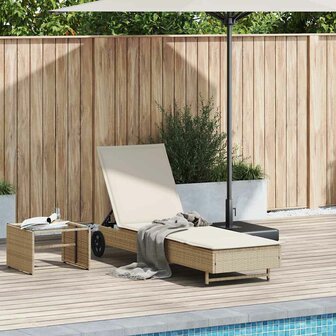 Ligbed met wielen en kussen poly rattan beige