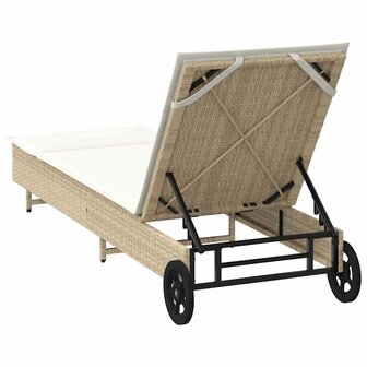 Ligbed met wielen en kussen poly rattan beige