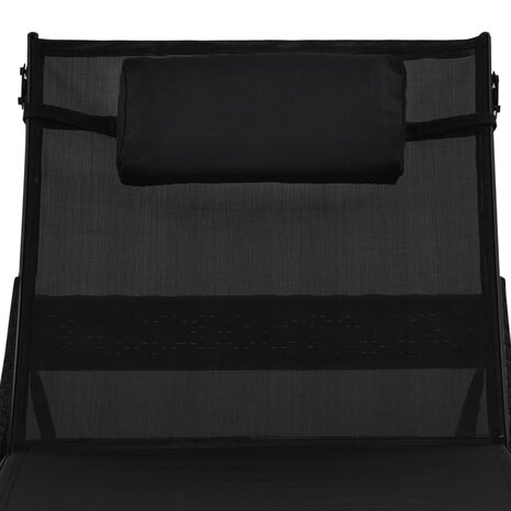 Ligbed met kussen poly rattan zwart
