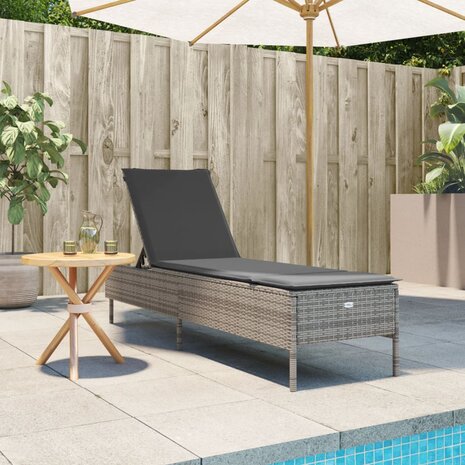 Ligbed met kussen poly rattan grijs